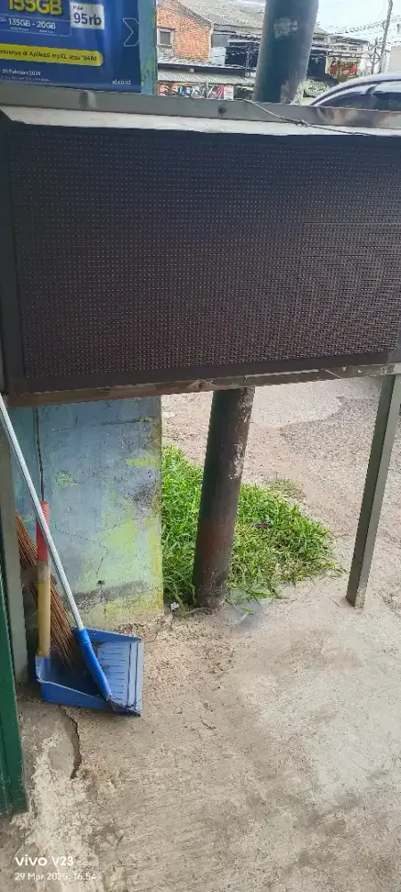 Running tex warna huruf merah