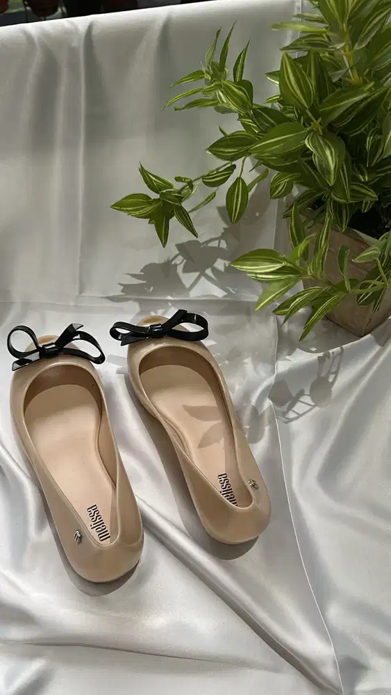 Sepatu Flat Wanita Melissa Ultragirl Bow III Ad Beige/38 - Preloved