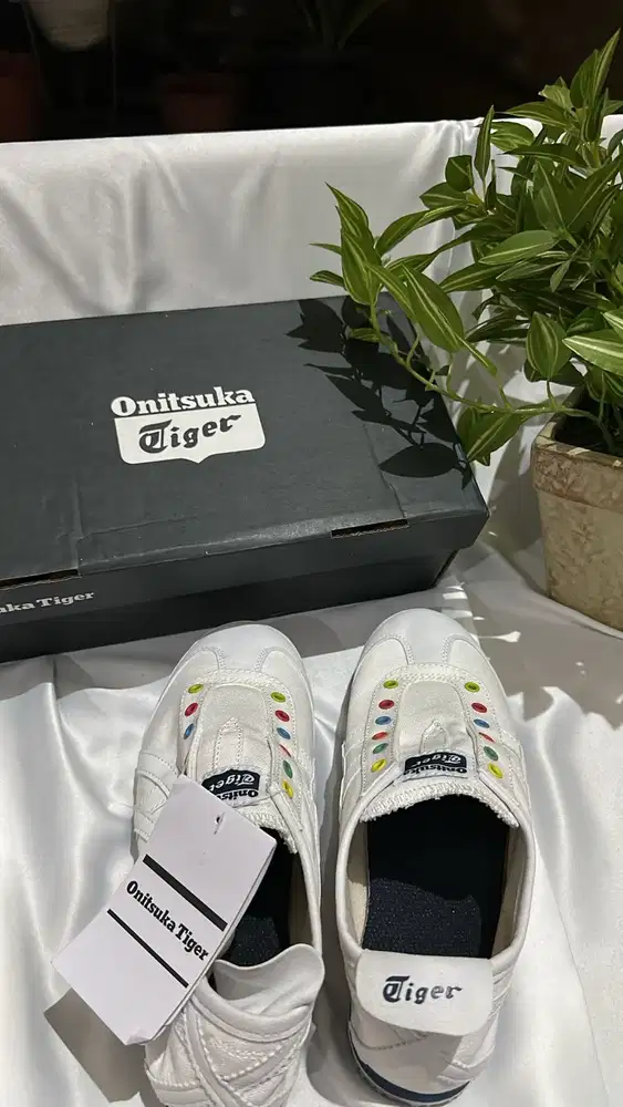 Onit Mexico66 Slip On White Rainbow Buttons - NEW