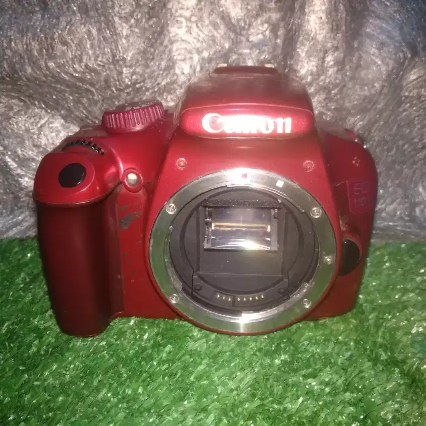 KAMERA / KAMERA DSLR CANON EOS 1100D RED BODY ONLY UNTESTED