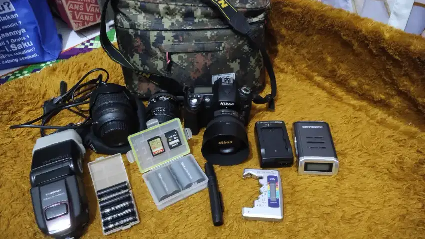 Kamera DSLR Nikon D90 Lensa 18-105 lensa fix 50mm Flash Yongnuo 3