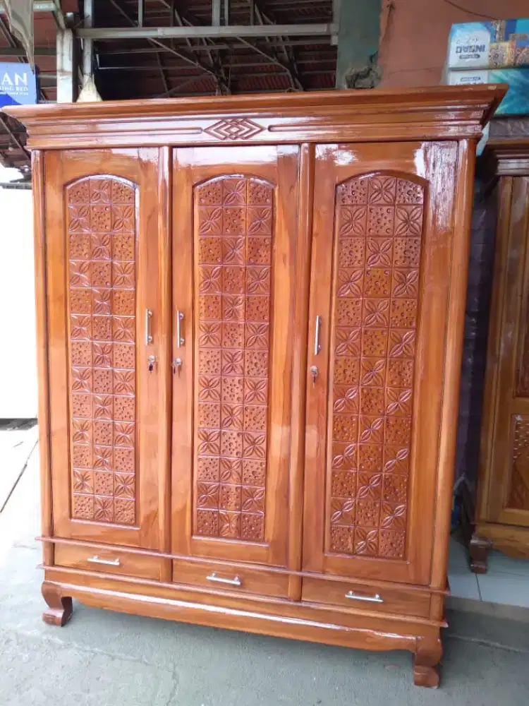 Lemari pintu3 full ukir laci bawah jati