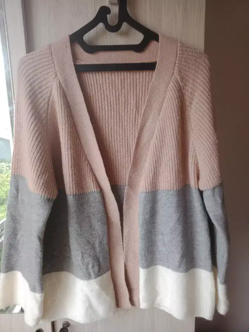 Cardigan bahan rajut ( tanpa kancing )
