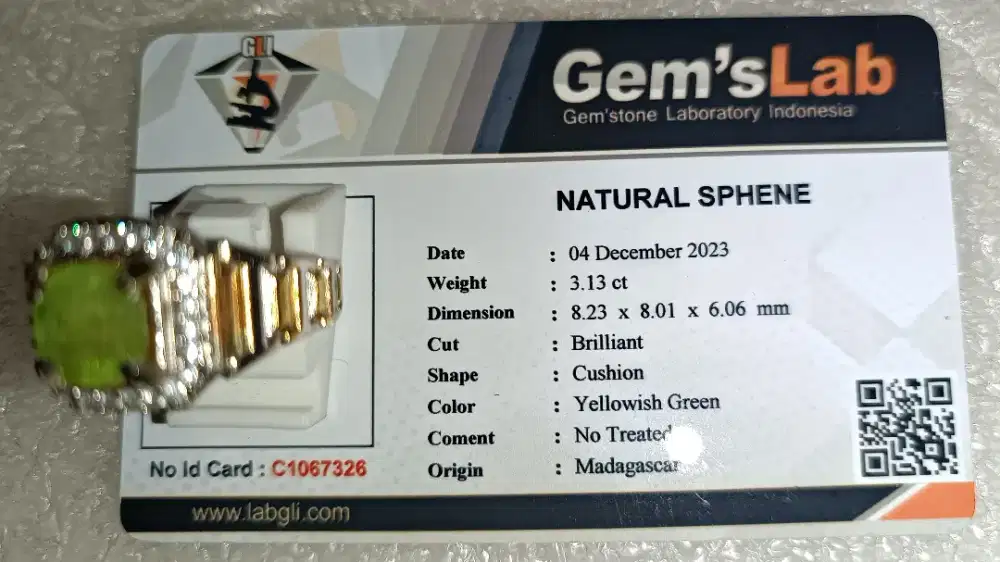 Cincin Natural Green Sphene 3.13 Ct Mewah Bermemo