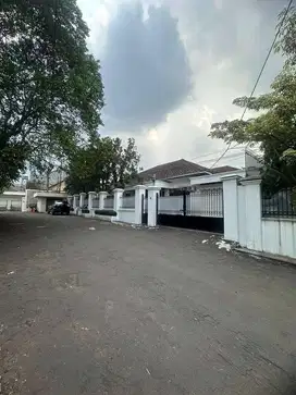 Rumah 5 KT di Cipete, Ada Private Pool Dalam Cluster Mewah