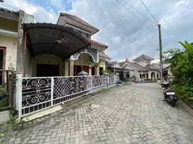 dijual rumah jakal km 8 Sleman jogja
