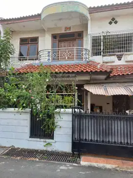 Dijual Rumah 2 Lt 6 Menit ke Terminal Rawamangun Hadap Utara J-27604
