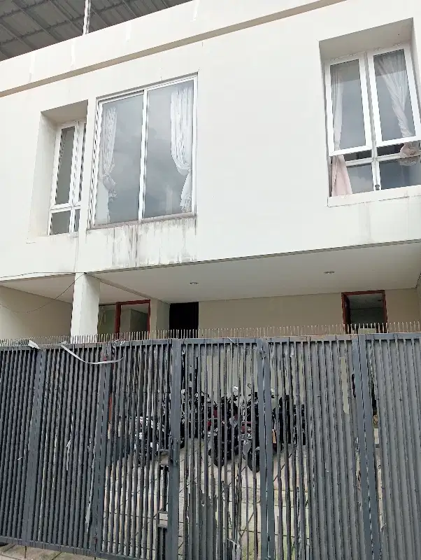 Rumah minimalis di kawasan Cilandak, bisa untuk kantor