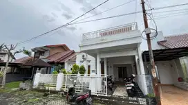 Rumah di kompleks Meninting