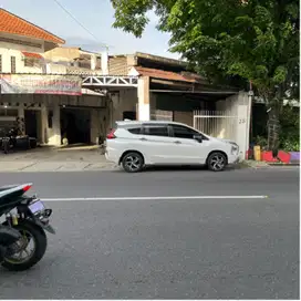 dijual rumah buat usaha ditengah kota