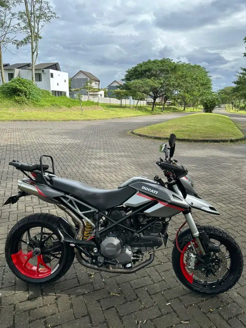Ducati Hypermotard 796 istimewa 2012 full paper