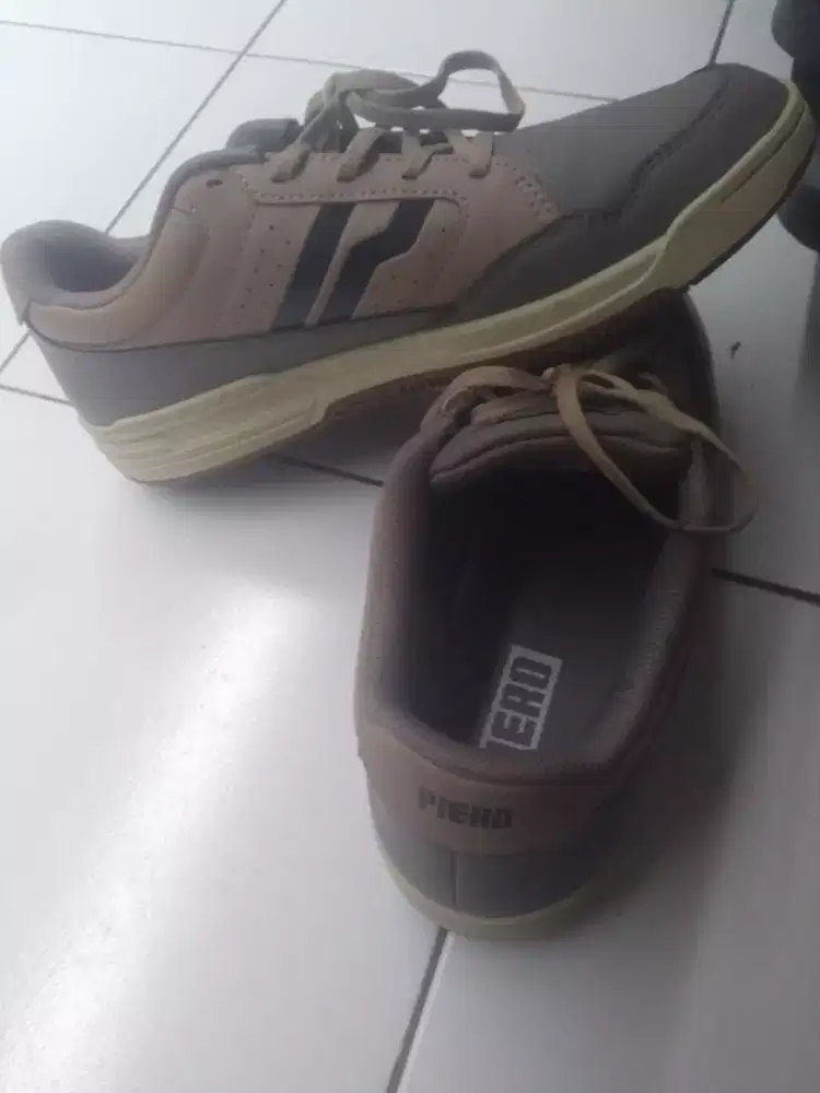 Piero size 44 Inshole 28.5cm. mulus no minus. Like new. Cek sepuasnya