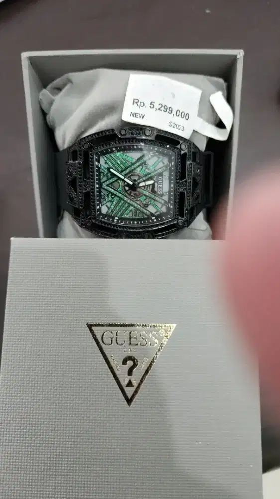 Jam Guess baru sekali dipakai