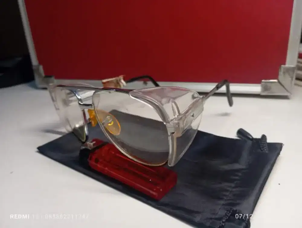 Kacamata sayap jadul
Vintage