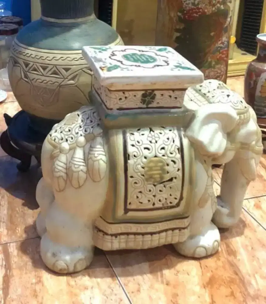 Gajah keramik antik gratis gentong