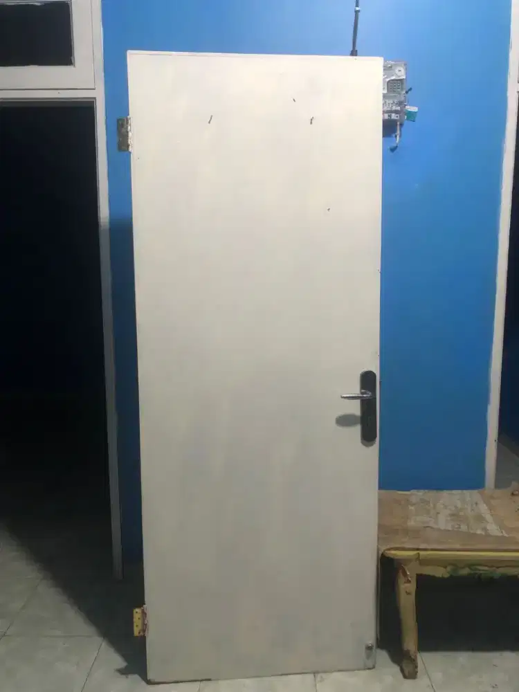 Pintu jati kayu kokoh