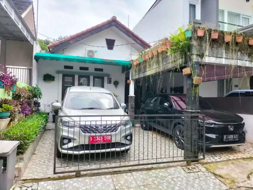 Dijual rumah luas 205m2 dengan bangunan 160m2 beserta isinya