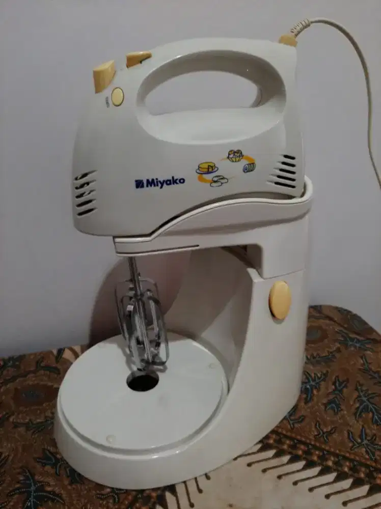 Stand mixer bekas