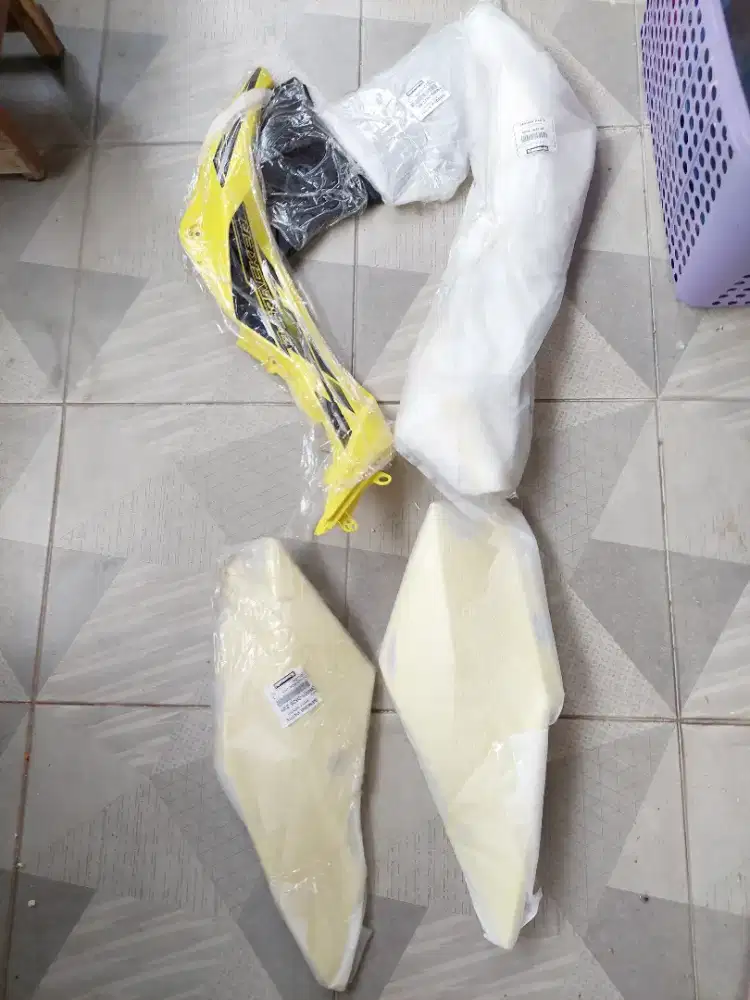 Body set Kawasaki Dtracker 150 kuning ori