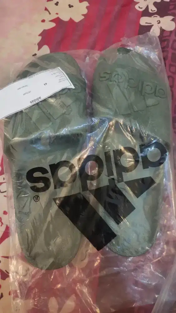 Sendal adidas Adillete Army