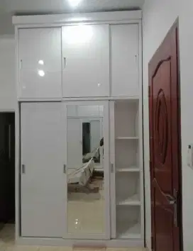 LEMARI BAJU CUSTOM FULL PLAFON PINTU SELEDING