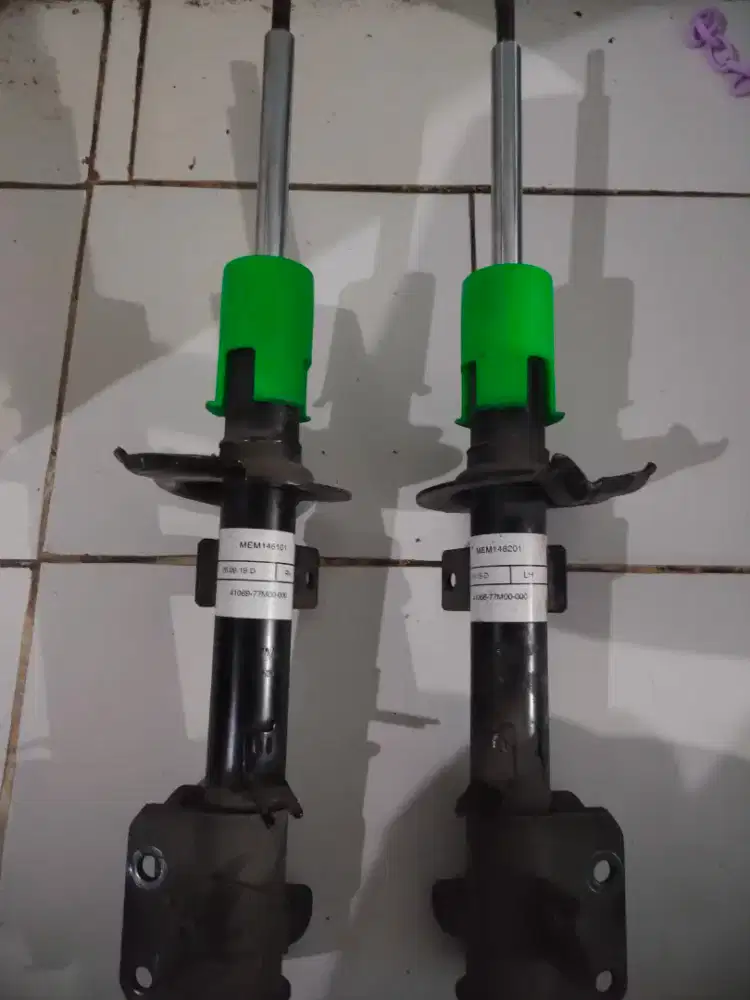Shock Depan Mobil Suzuki Ertiga