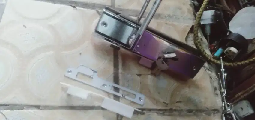 Se set kunci pintu berkualitas LKP 3 ank kunci nya kond normal murah