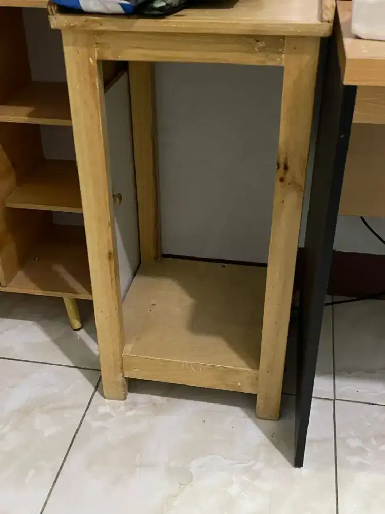 Meja Tinggi Panjang Ke Atas