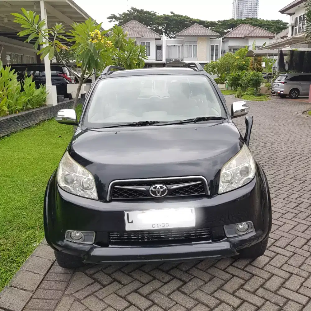 Toyota Rush Tahun 2010 Type S Warna Hitam