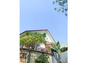 Rumah asri dipinggir Jakarta dengan lingkungan nyaman di Villa Cinere,