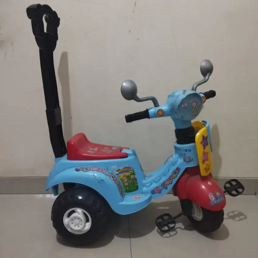 Sepeda scooter balita 3 roda normal Ada lagu