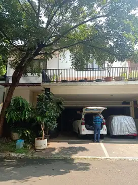 Rumah Asri Depan Taman di Mahogani Residence Cibubur