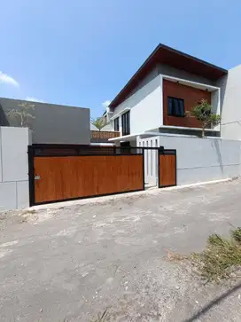 Rumah bagus bangunan baru siap huni dekat jalan damai