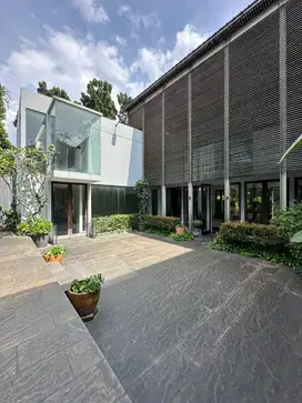 Villa Cinere Mas Tropical House Design Andra Matin Posisi Hoek