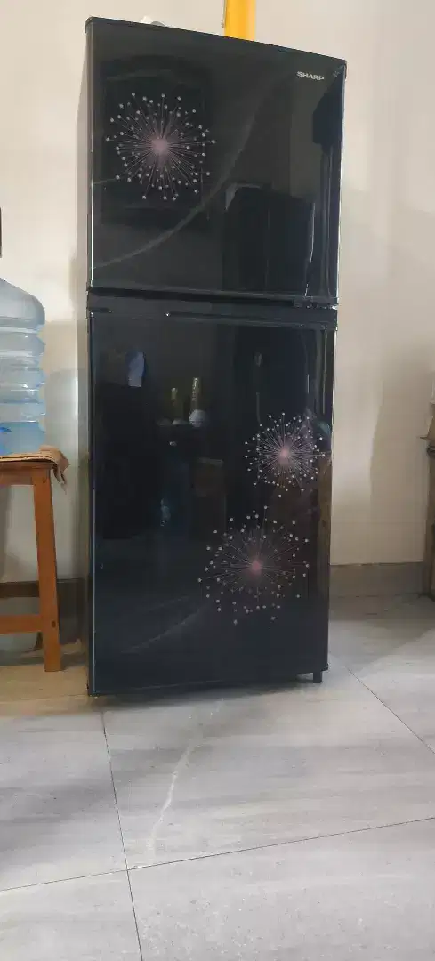 Kulkas Sharp plasma SJ series black bagus banget spt baru