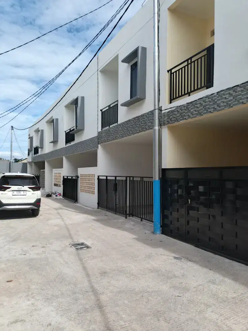 Dijual Rumah 2 Lantai Baru 100 m2 dekat Stasiun Klender Baru