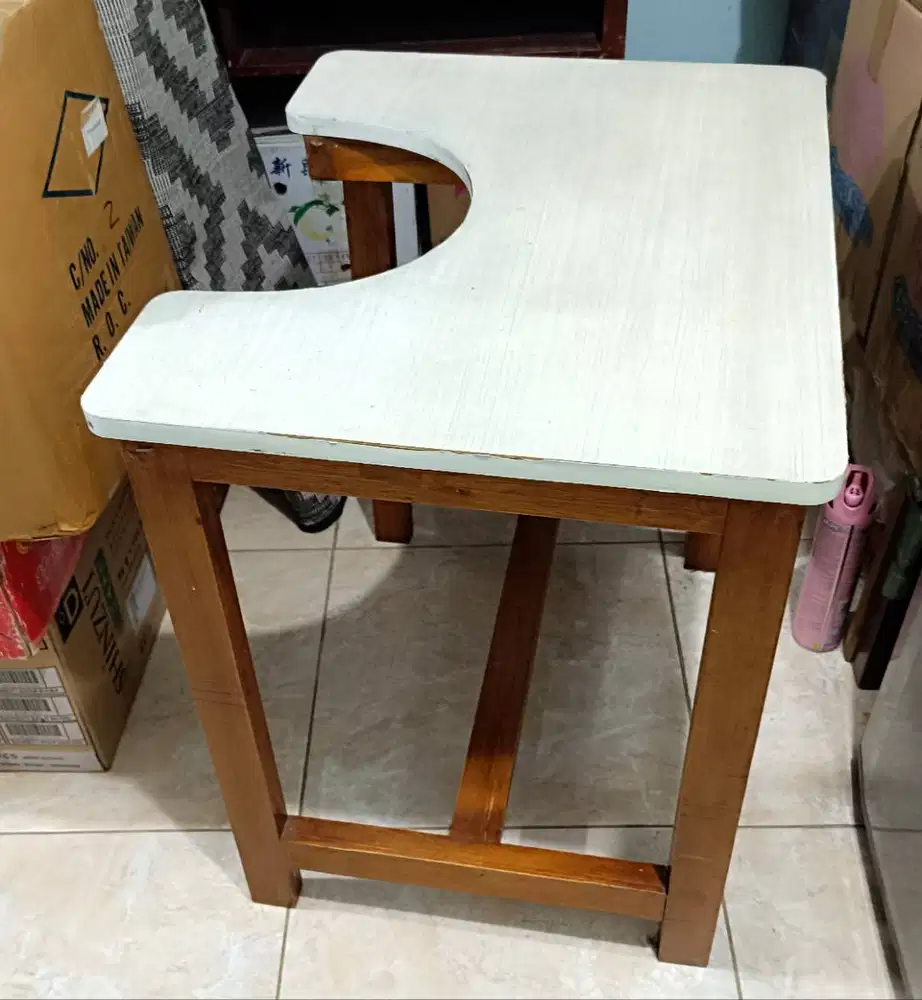 Meja Belajar Khusus buat anak. kondisi masih sangat bagus