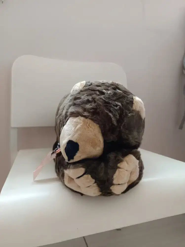 Boneka beruang besar