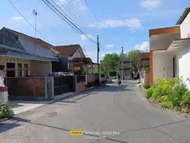 DIJUAL RUMAH SIAP HUNI AREA PEMDA SLEMAN - KAMPUNG FLORY