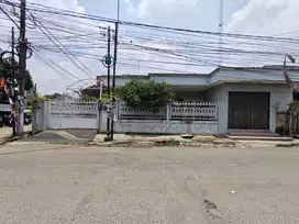 Rumah Hoek di Komplek Taman Asri Hadap Timur
