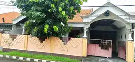 rumah second 1lt besar strategis Surabaya Medokan Asri
