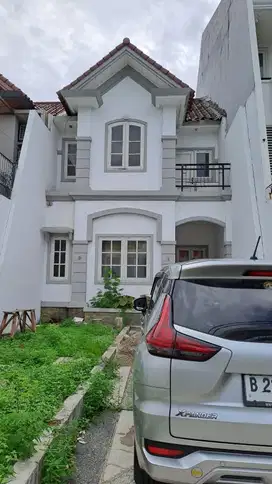 Dijual rumah taman aries pinggir jalan raya 180 m2
