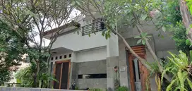 Rumah Artistik Gaya Bali di Pelangi Kuning, Gading Residences