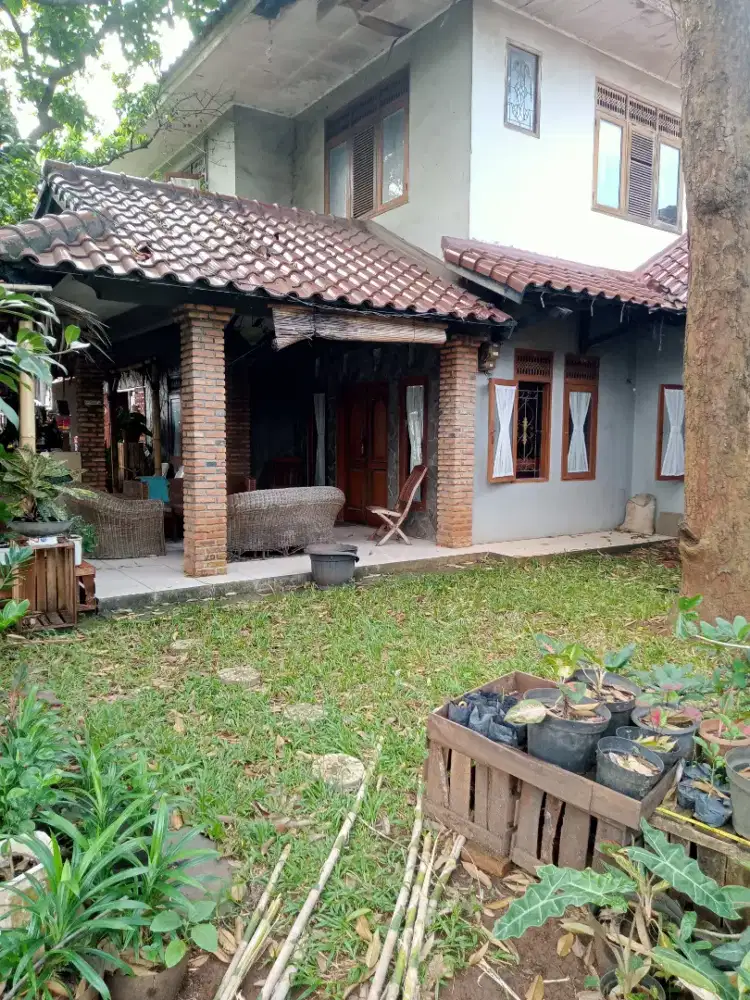 Rumah dua lantai dijual
