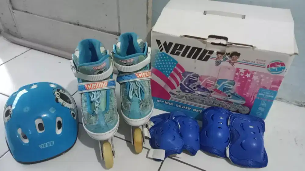 Sepatu roda anak dengan roda LED Mulus