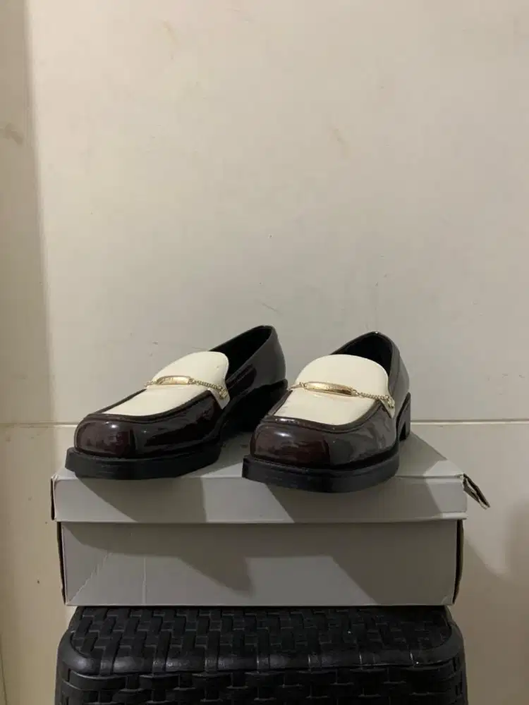 Flat shoes wanita Charles & Keith