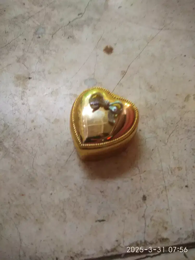 Tempat penyimpanan cincin jadul