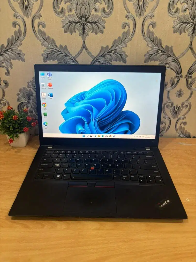 Thinkpad T480S i5 gen 7 Ram 12/256 ssd Touchscreen