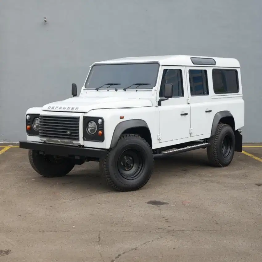Land Rover Defender 2015 110SW Puma