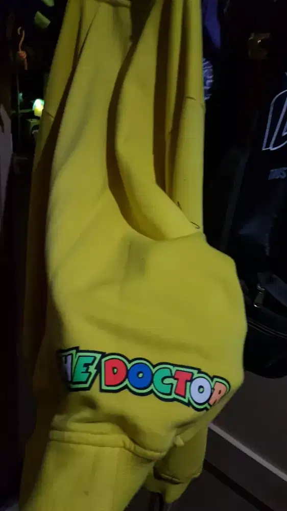 Uniqlo hoodie kuning motogp. Tag vr46